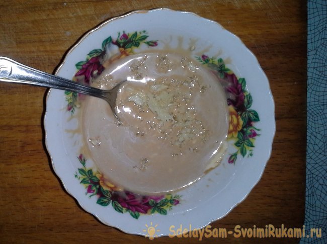 Запеченные роллы с наггетсами и чесночным соусом