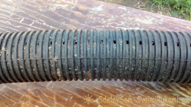 Приспособление для полива и подкормки яблони