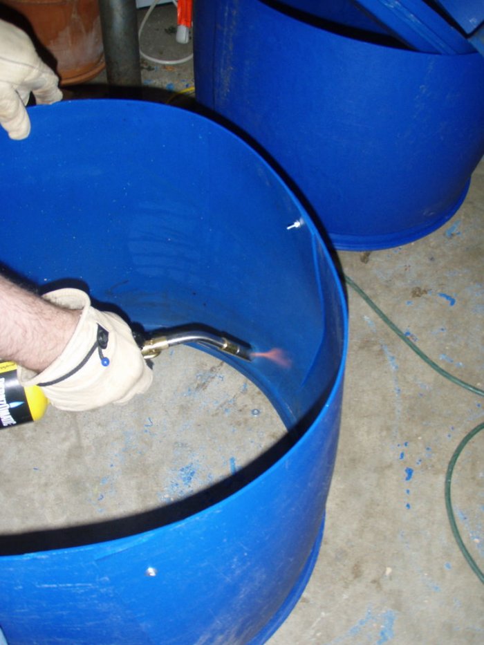 Стул для сада из пластиковой бочки