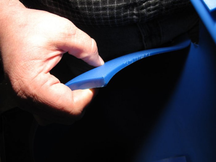 Стул для сада из пластиковой бочки