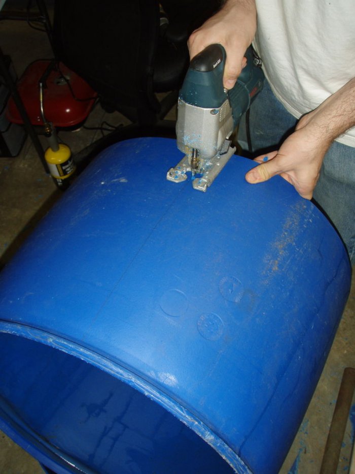 Стул для сада из пластиковой бочки