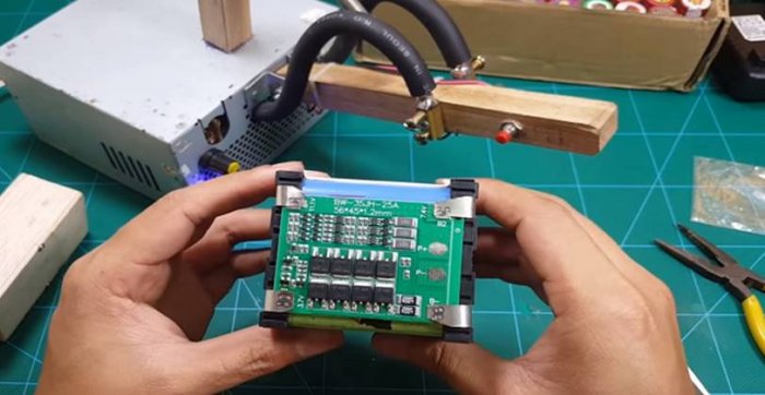 Аварийный светильник на 15 часов работы