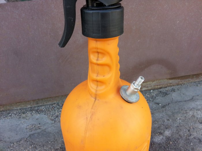 Устройство для чистки салона