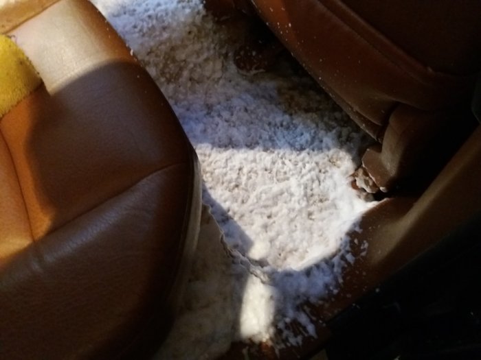 Устройство для чистки салона