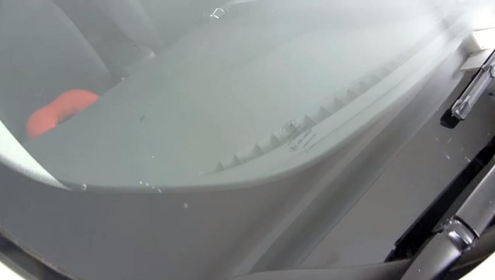 Как заделать трещину на лобовом стекле автомобиля