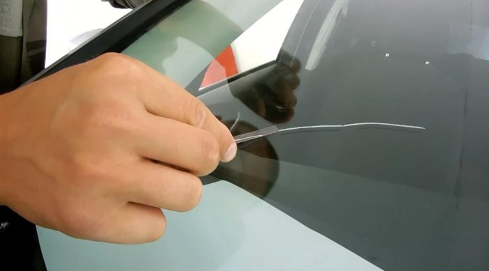 Как заделать трещину на лобовом стекле автомобиля