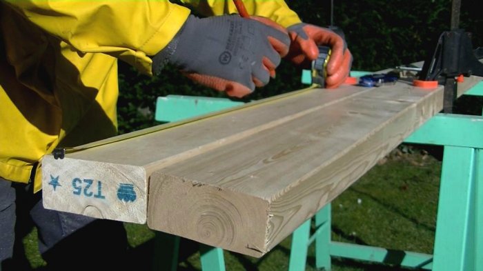 Складная деревянная лестница