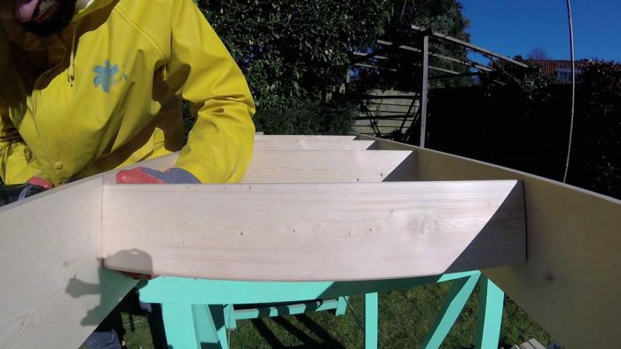 Складная деревянная лестница