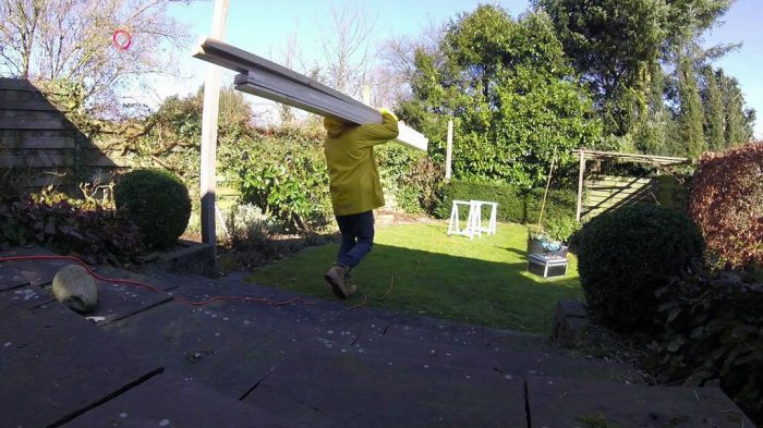 Складная деревянная лестница