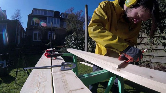 Складная деревянная лестница