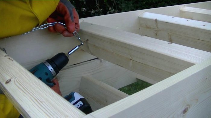 Складная деревянная лестница