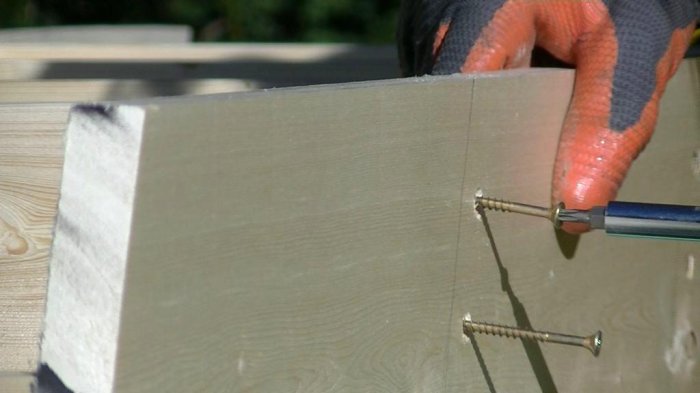 Складная деревянная лестница