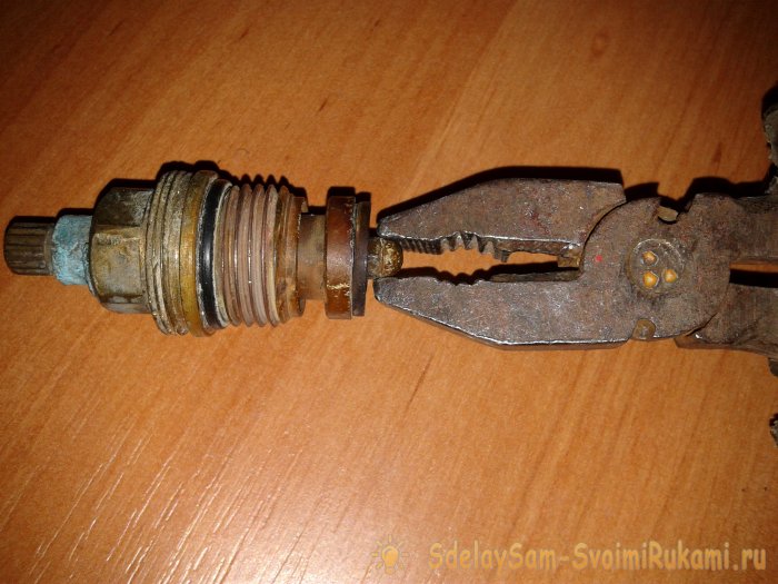 Ремонт смесителя на кухне