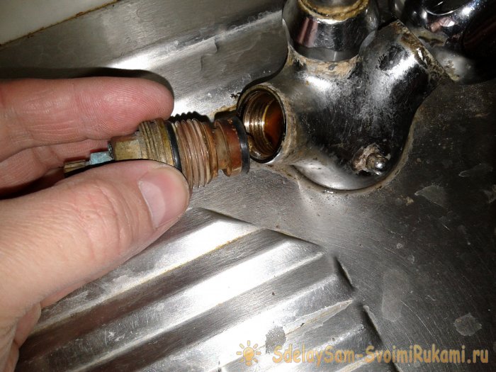 Ремонт смесителя на кухне
