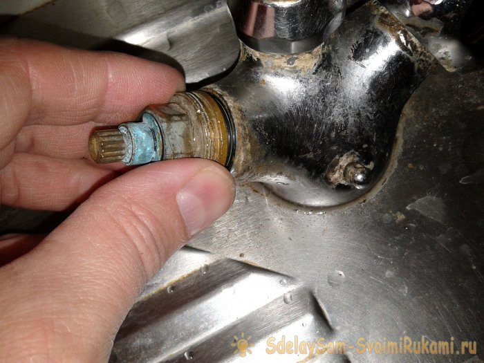 Ремонт смесителя на кухне