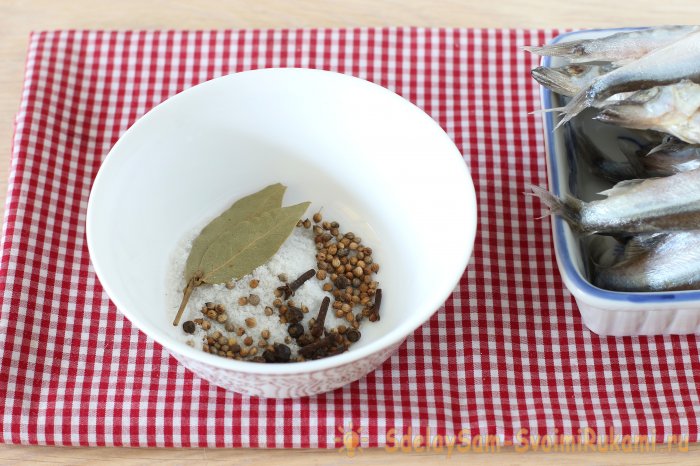 Мойва пряная малосольная