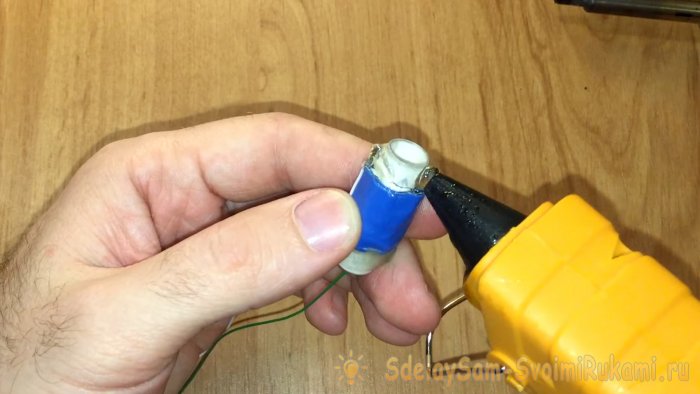 Вечный фонарик в киндере