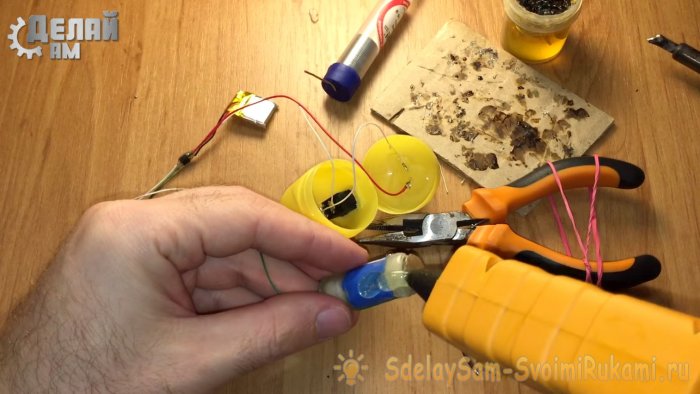 Вечный фонарик в киндере