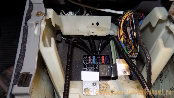 Добавляем блок реле в автомобиль ДХО регистратор пневмосигнал