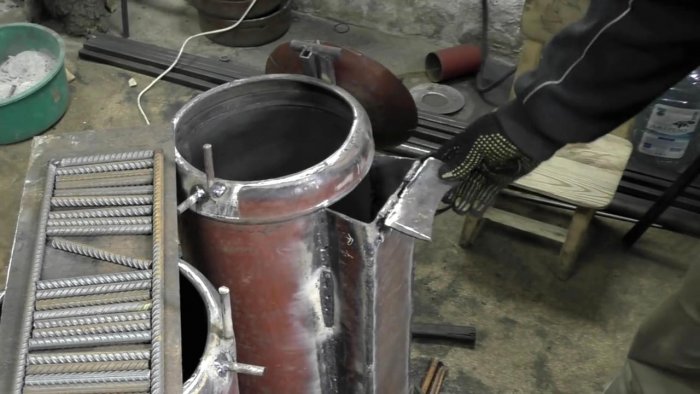 Отопительная батарея на дровах из газовых баллонов