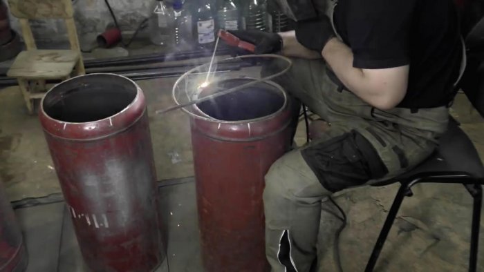 Отопительная батарея на дровах из газовых баллонов