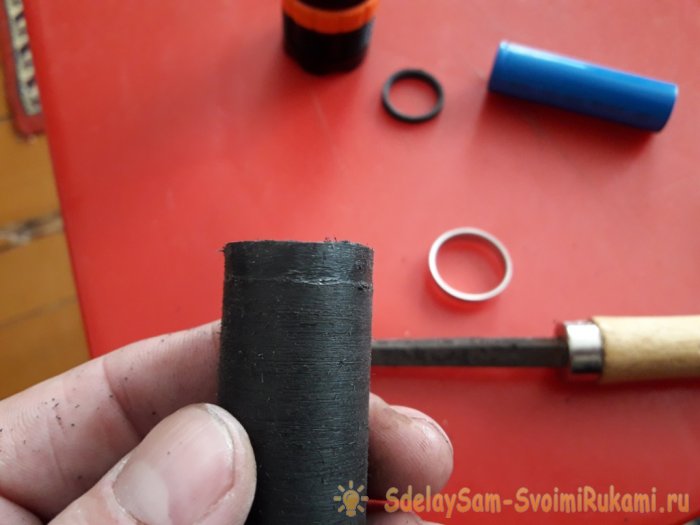 Модификация карманного фонарика с аккумуляторов ААА на аккумулятор 18650