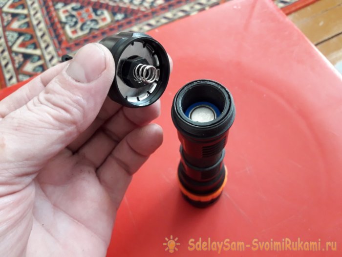 Модификация карманного фонарика с аккумуляторов ААА на аккумулятор 18650