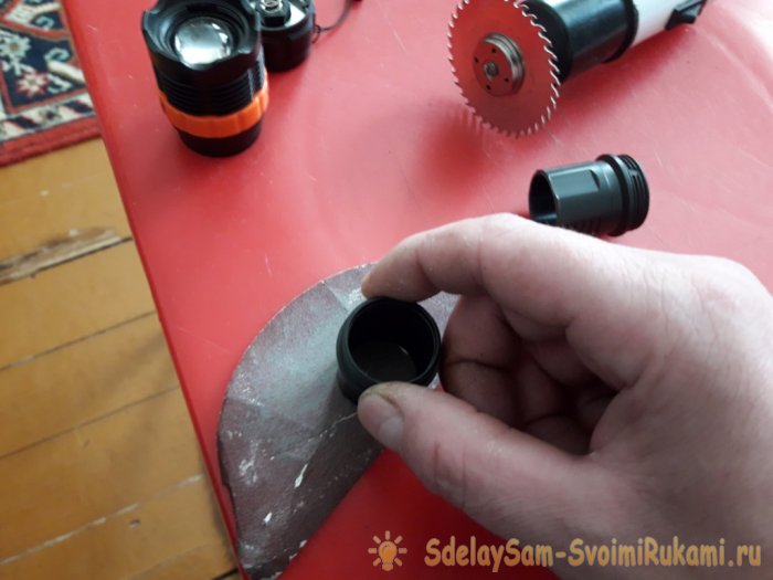 Модификация карманного фонарика с аккумуляторов ААА на аккумулятор 18650