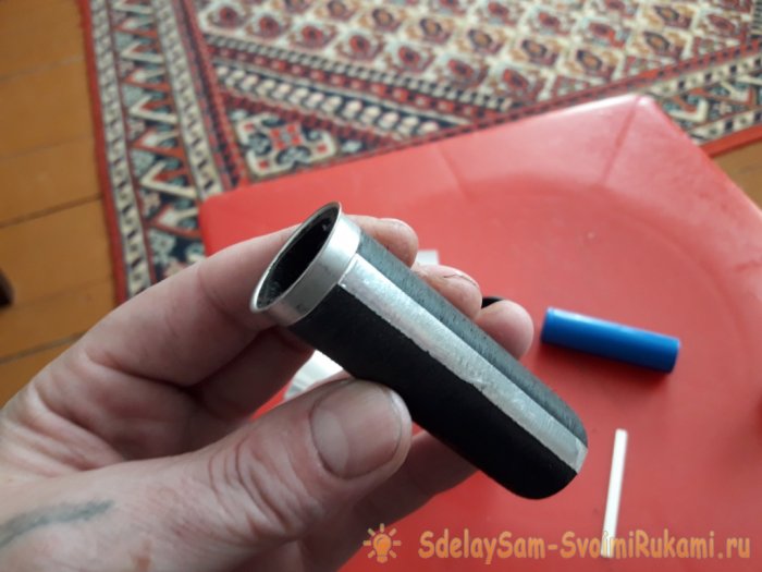 Модификация карманного фонарика с аккумуляторов ААА на аккумулятор 18650