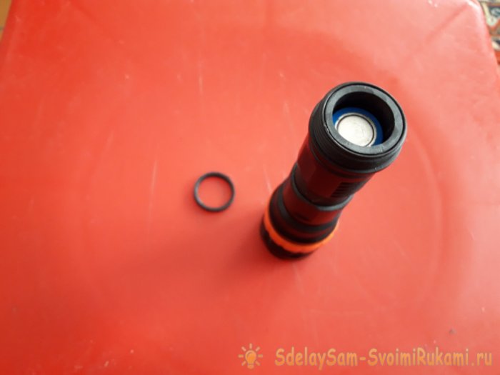 Модификация карманного фонарика с аккумуляторов ААА на аккумулятор 18650