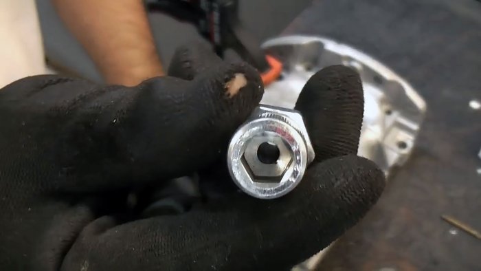 Как извлечь сломанный болт или шпильку из глубокого отверстия