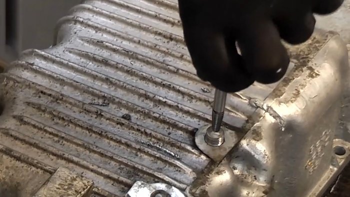 Как извлечь сломанный болт или шпильку из глубокого отверстия