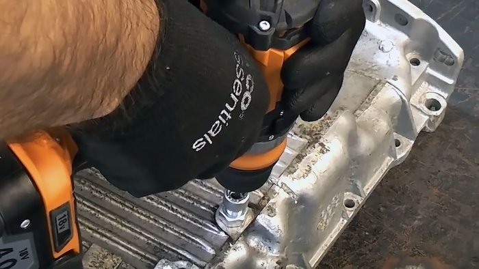 Как извлечь сломанный болт или шпильку из глубокого отверстия