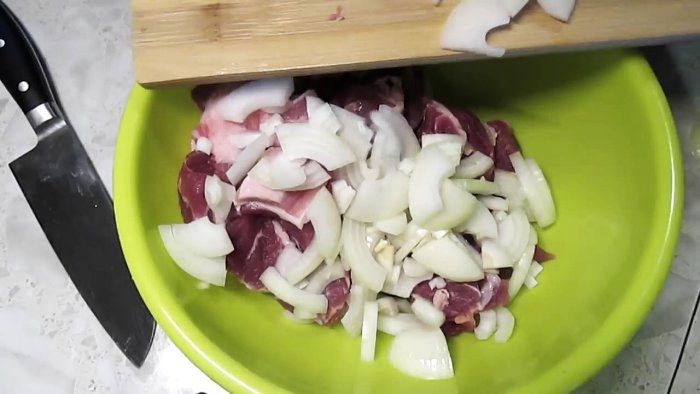 Шашлык в духовке на углях