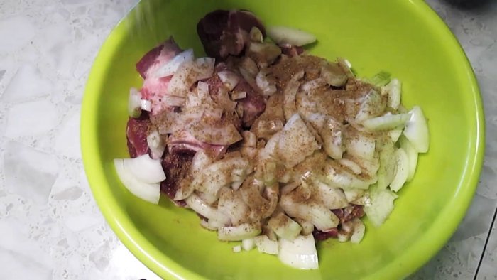 Шашлык в духовке на углях