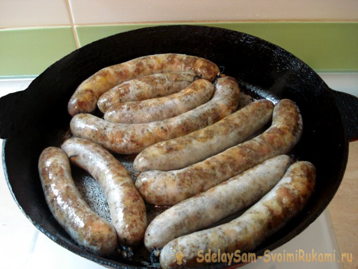 Домашняя колбаса из куриных бедер и свиного фарша