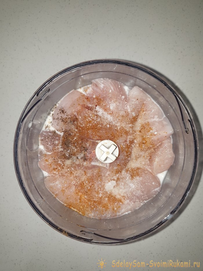 Молочные сардельки из куриного филе