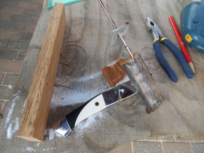 Простое приспособление для заточки ножей под фиксированным углом