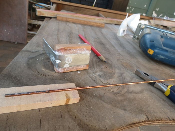 Простое приспособление для заточки ножей под фиксированным углом