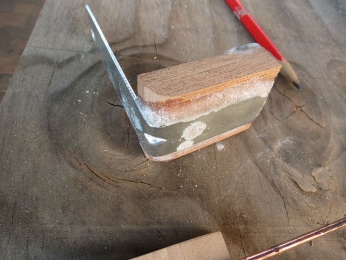 Простое приспособление для заточки ножей под фиксированным углом