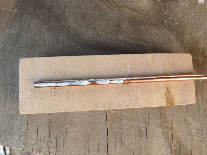 Простое приспособление для заточки ножей под фиксированным углом