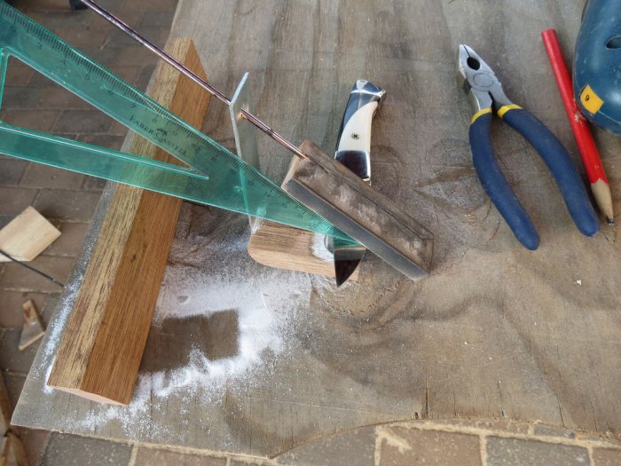 Простое приспособление для заточки ножей под фиксированным углом