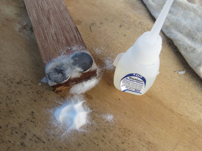 Простое приспособление для заточки ножей под фиксированным углом