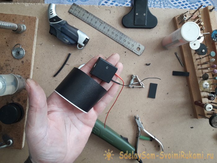 Компактное зарядное устройство для любых внешних аккумуляторов