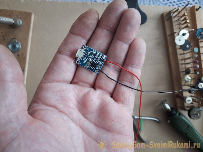 Компактное зарядное устройство для любых внешних аккумуляторов