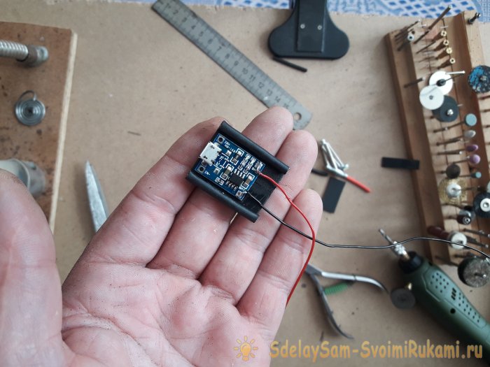 Компактное зарядное устройство для любых внешних аккумуляторов