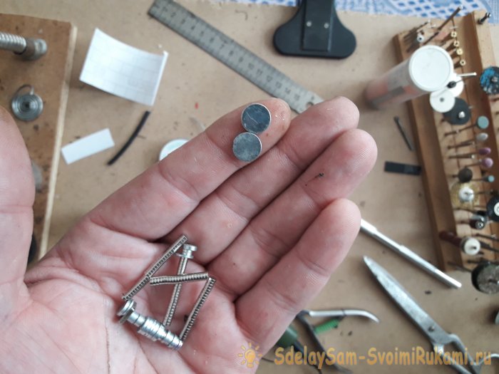 Компактное зарядное устройство для любых внешних аккумуляторов