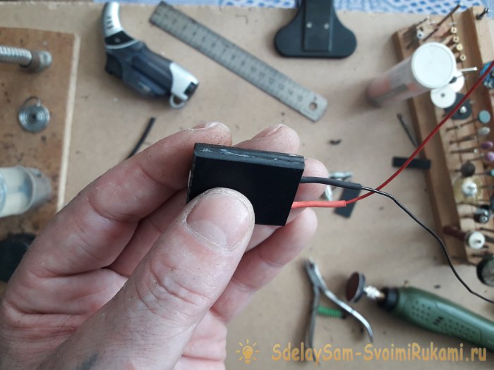 Компактное зарядное устройство для любых внешних аккумуляторов