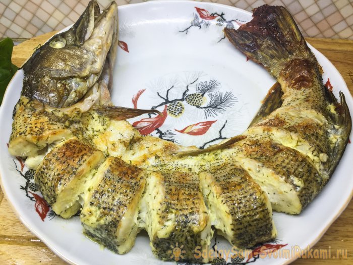 Как вкусно запечь целиком щуку в духовом шкафу