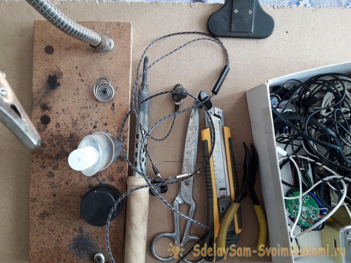 Собираем одни наушники из двух